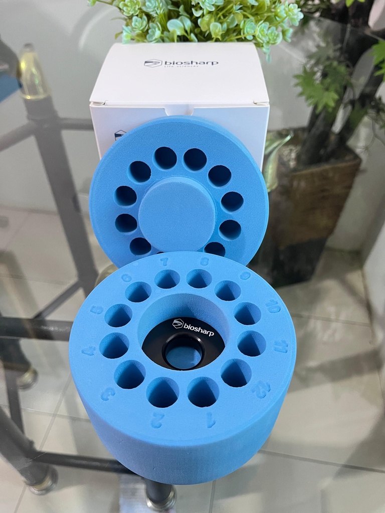 Cell freezing container for 12 x 2ml cryogenic vials