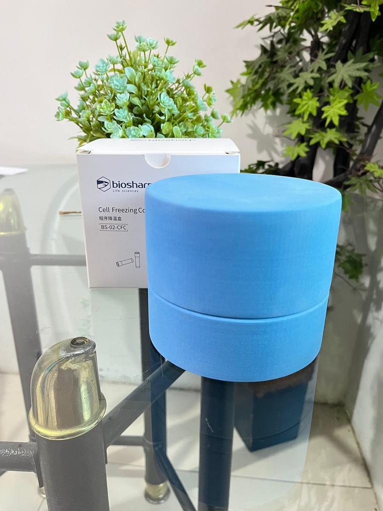 Cell freezing container for 12 x 2ml cryogenic vials