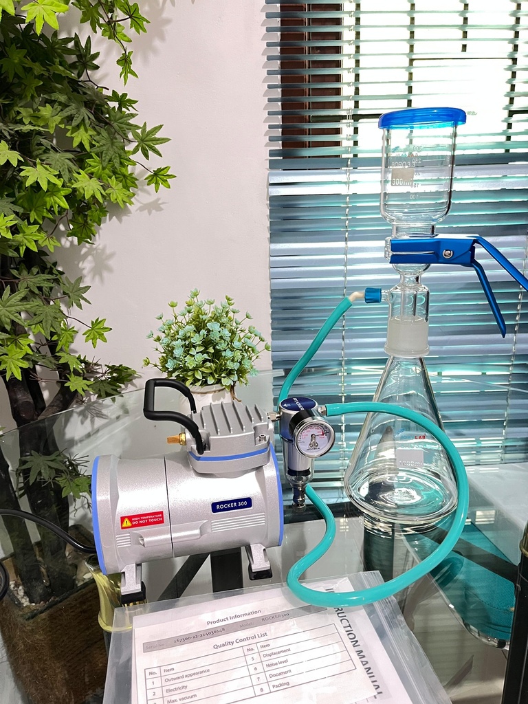 Set Glass Vacuum Filtration Apparatus Plus Vacuum Pump Rocker 300