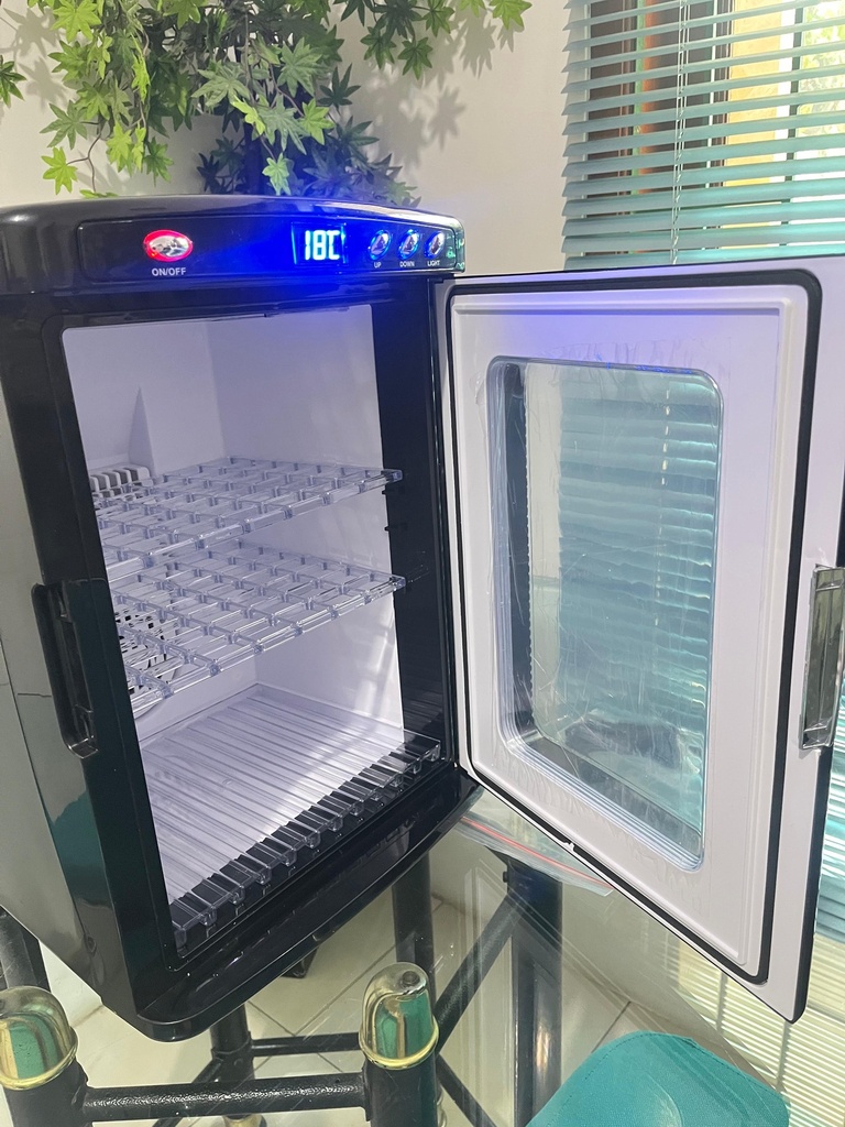 Digital Portable Incubator Heating and Cooling kapasitas 25 liter Luby